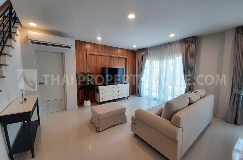 House with Shared Pool in Bangnatrad 